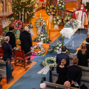 21. desember: Kongeparet er til stede når Kåre Willoch blir bisatt fra Ullern kirke i Oslo. Foto: Lise Åserud / NTB